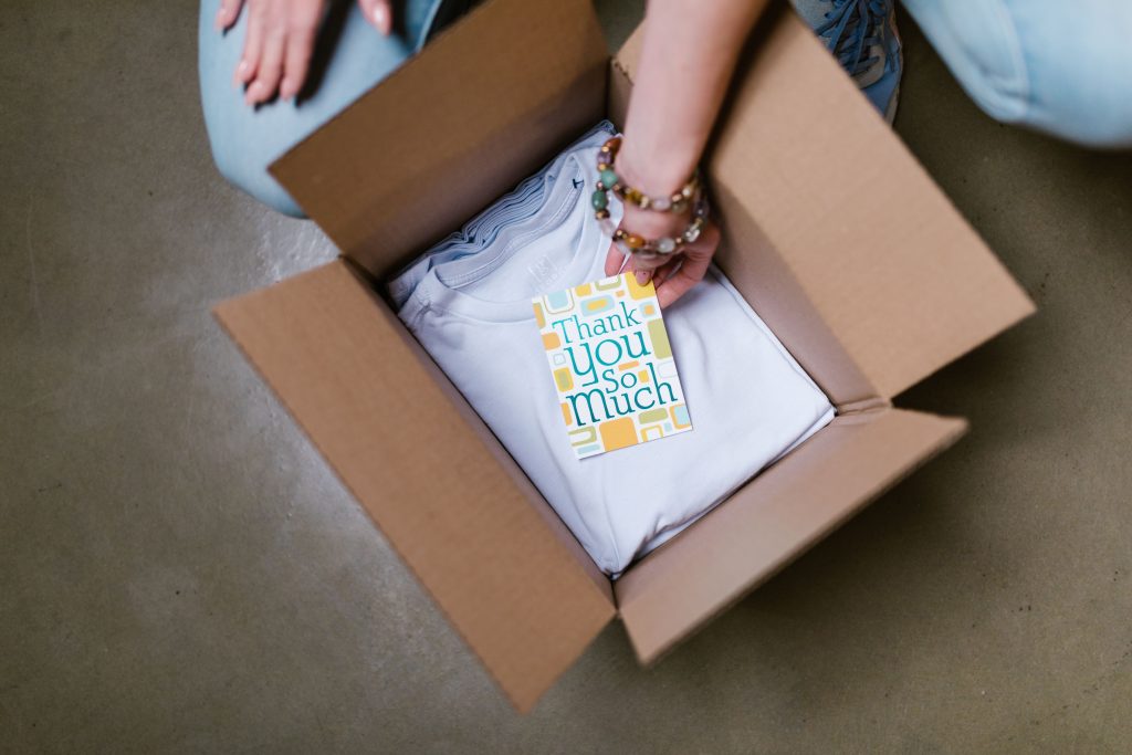 🚗 💨 How do you deliver your online APPAREL orders to local customers?